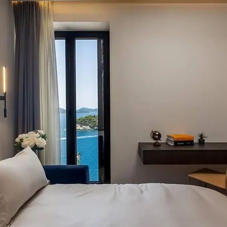 Luxury D&d With Sea Access Apartment