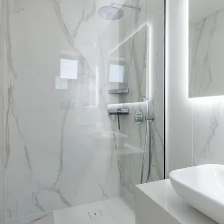 Luxury D&d With Sea Access Apartment