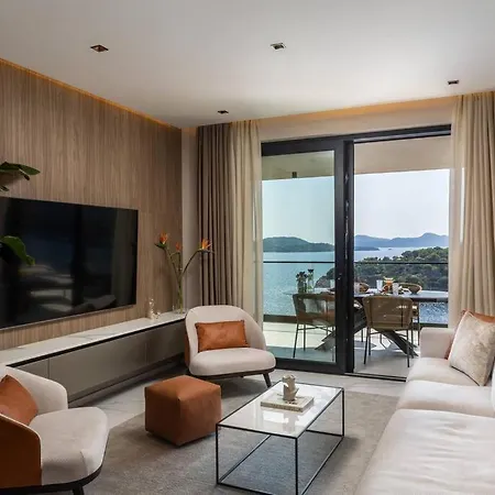 Luxury D&d With Sea Access Apartment