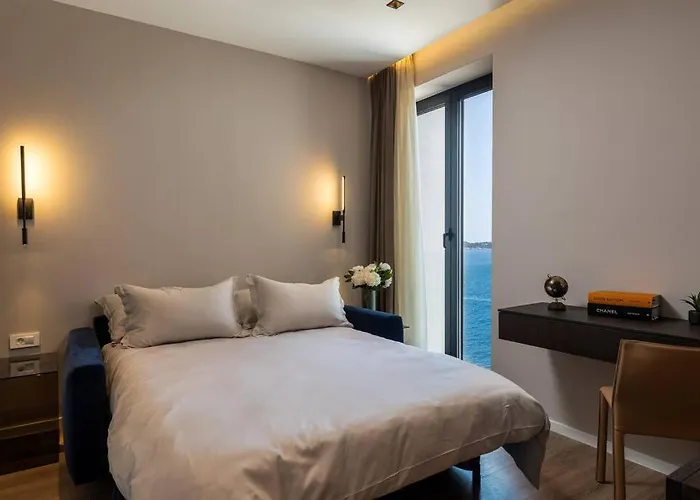 Luxury D&d With Sea Access 자톤